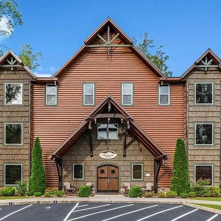 The Big Oak Lodge By Stony Brook Cabins